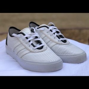 NW Adidas Leather Walking/Skateboard Shoes, Sz 7.5